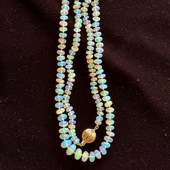 4.5mm to 8.5mm Ethiopian Opals Hand Knotted - 14K Solid Yellow Gold Clasp - Picture 6 of 17